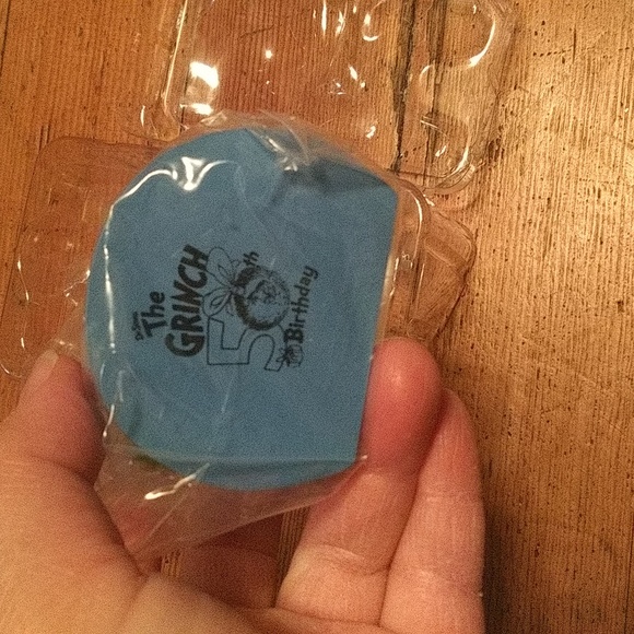 Dr Seuss The Grinch 50th B-day '07 Hallmark Keepsake Ornament He's a Mean One - Picture 6 of 6